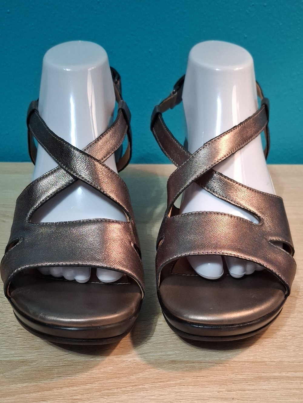 Naturalizer Vittette Women's Metallic Pewter Crisscross Sandal
